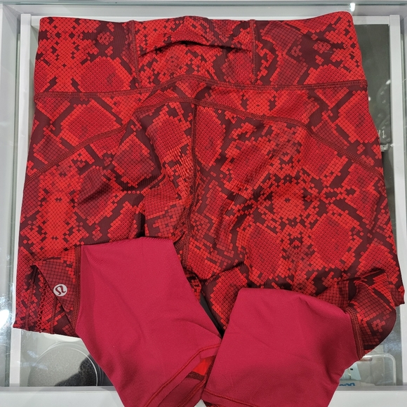 Lululemon cropped leggings - Picture 2 of 2